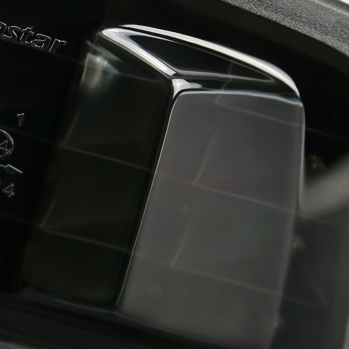 Product diagram – smoke lens, sequential LED turn signal lights, black housing