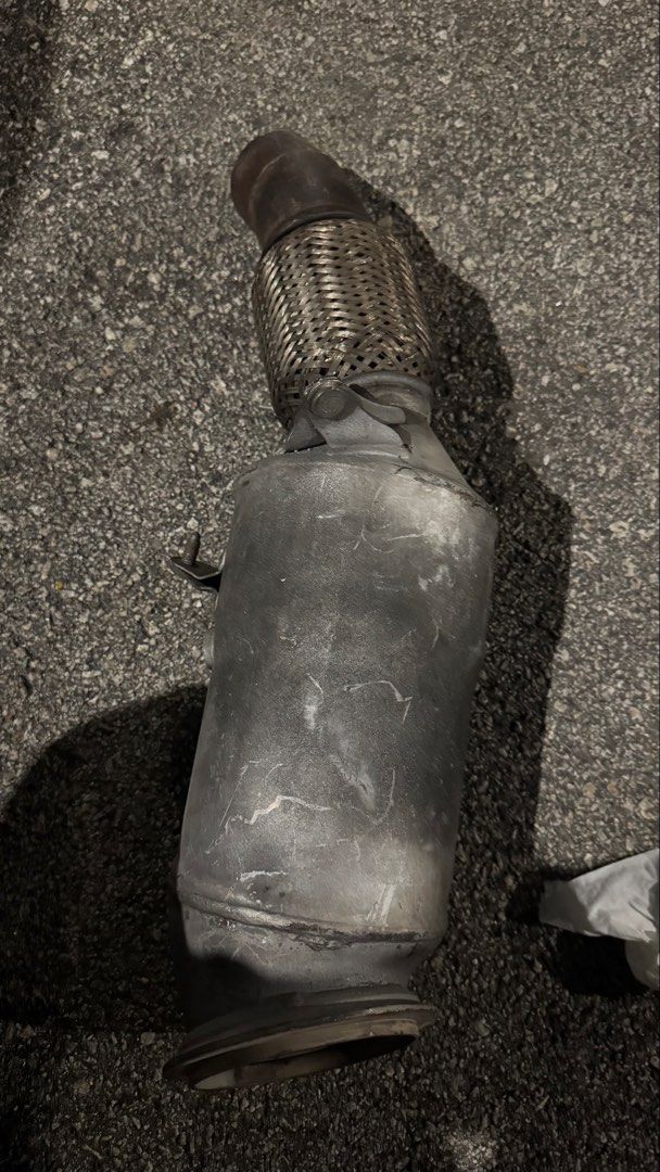 BMW F30 N20 downpipe and catalytic-converter assembly