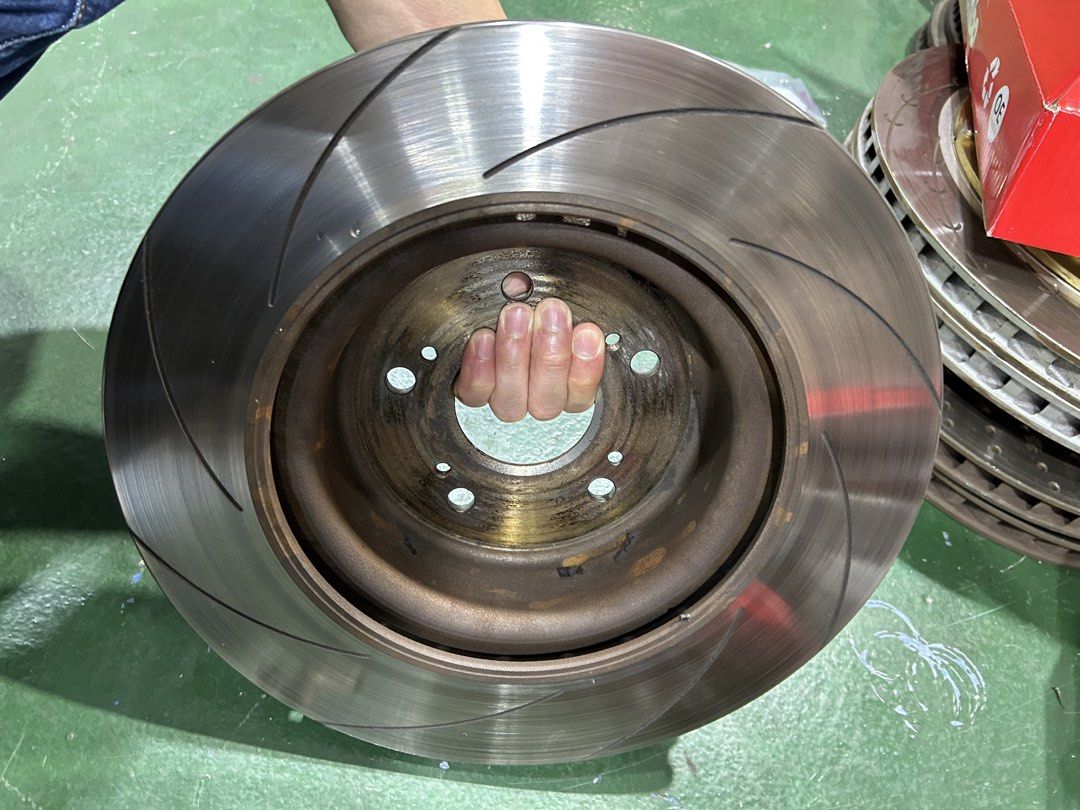 Dixcel FS front slotted brake rotor front face