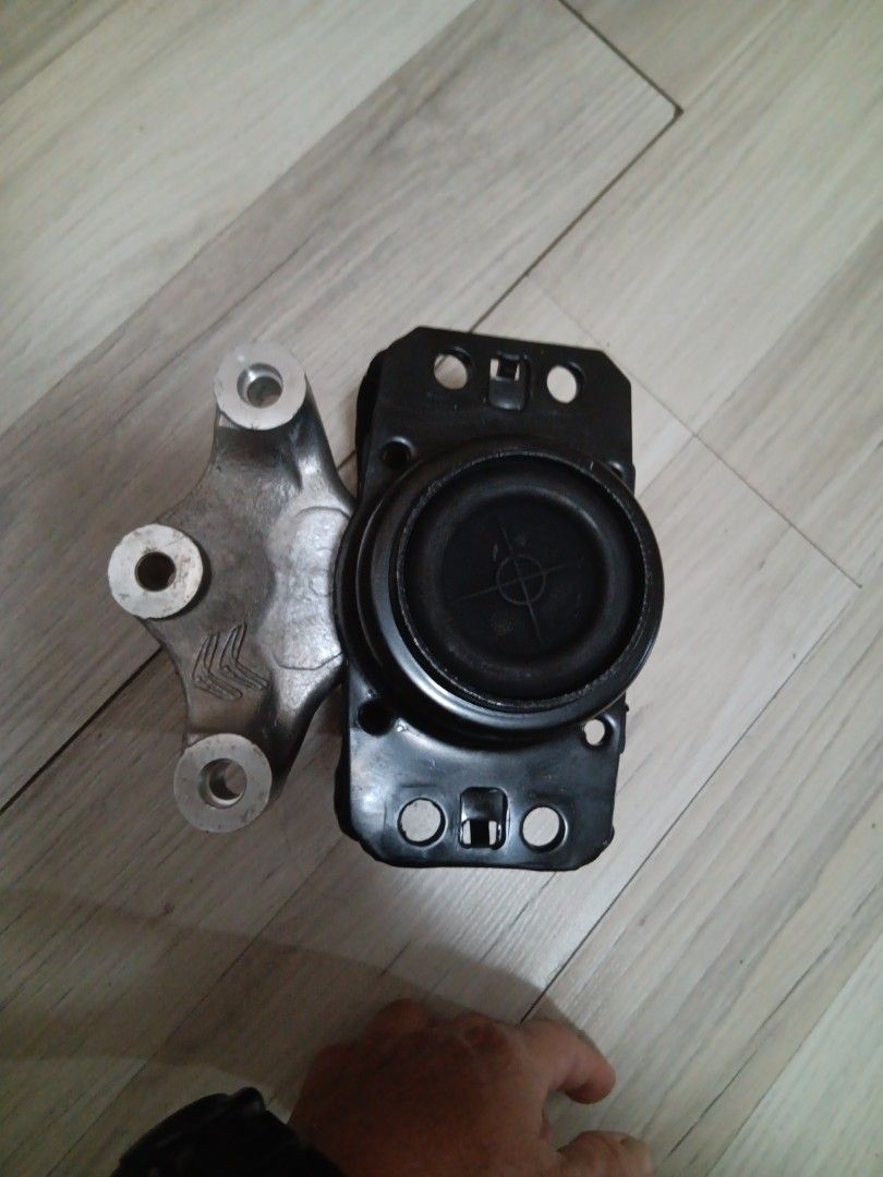 Peugeot Citroën MLX-1 engine mount front view