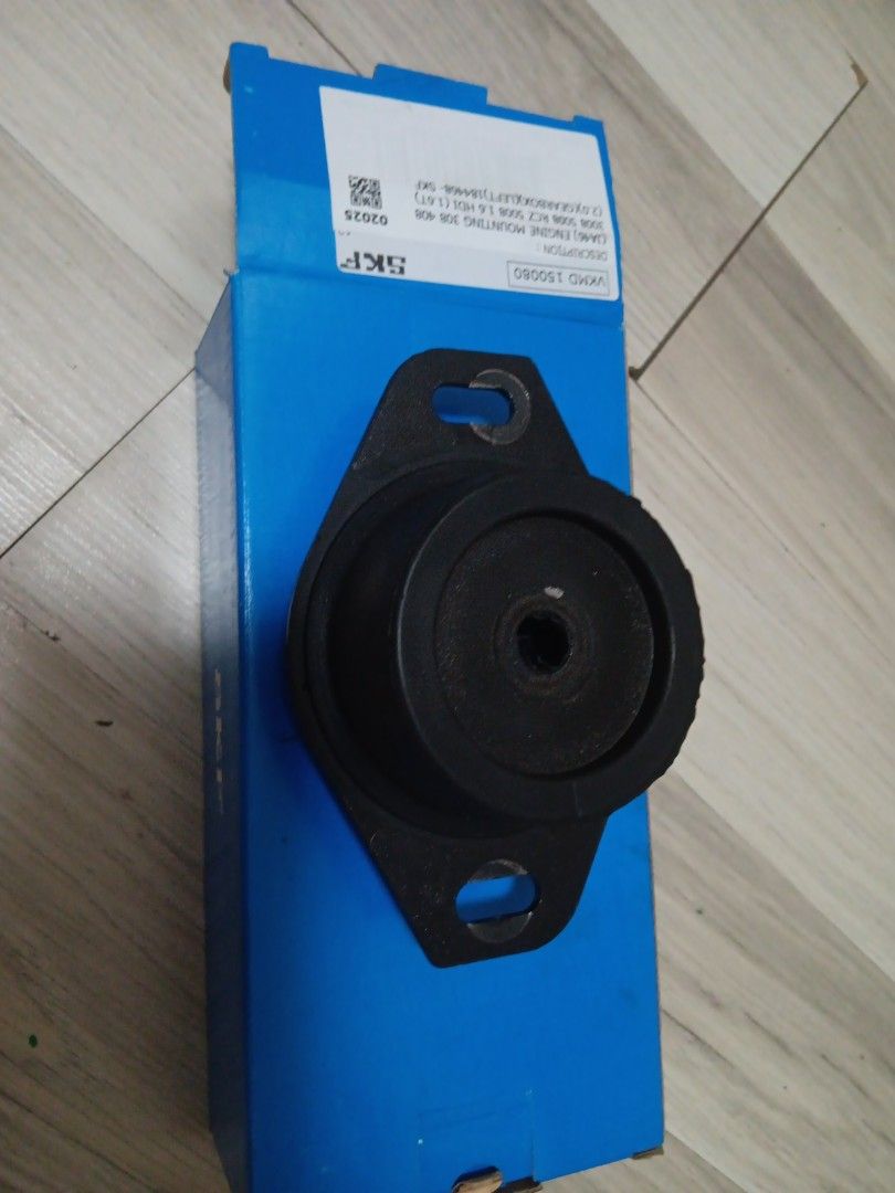 MLX-1 engine mount underside view
