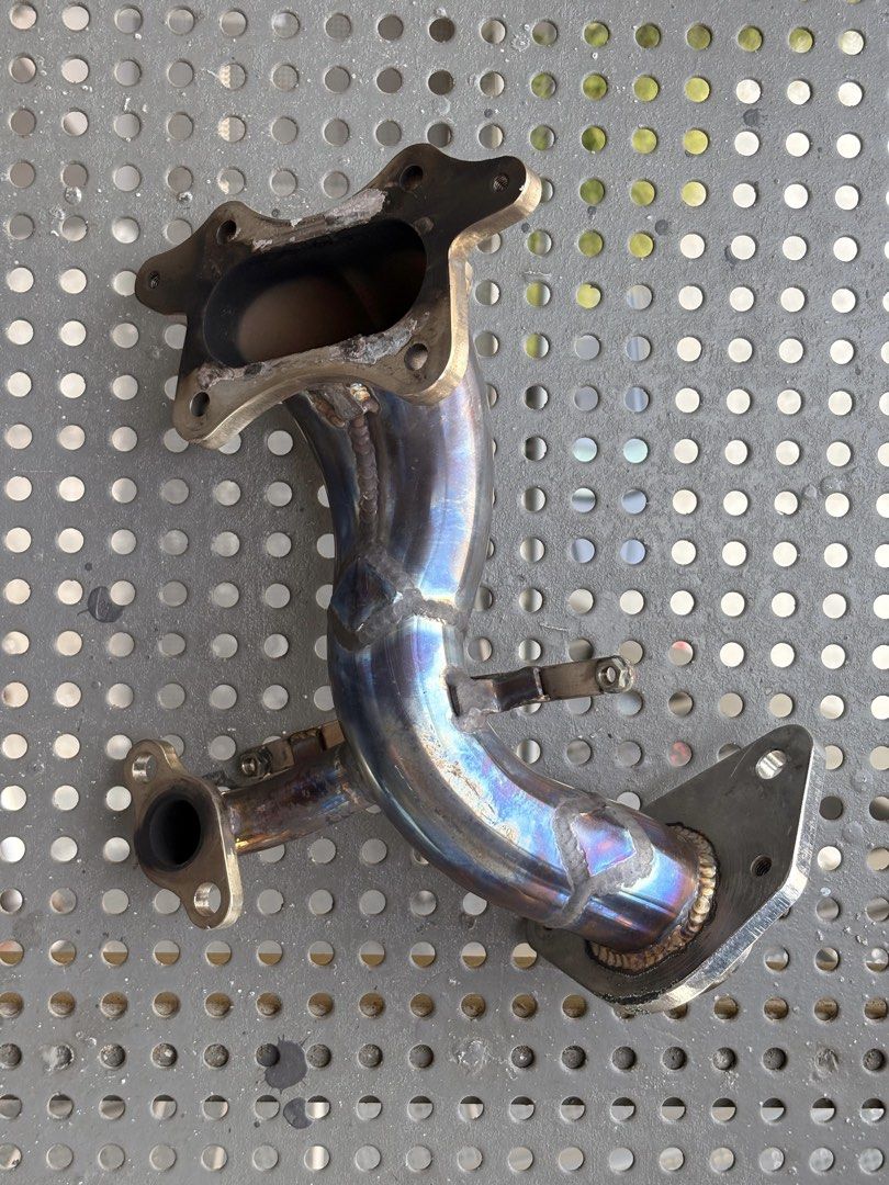 Honda Jazz GK exhaust header reverse view and mounting bracket