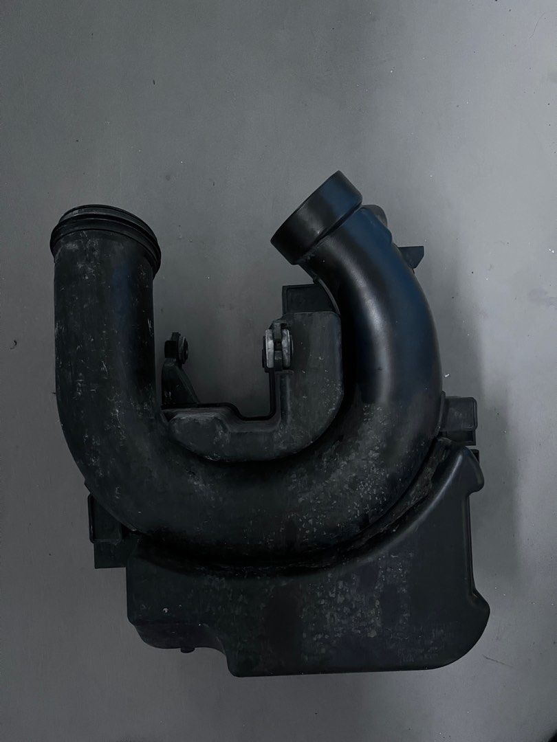 Hyundai i30 PD bottom air box and intake housing