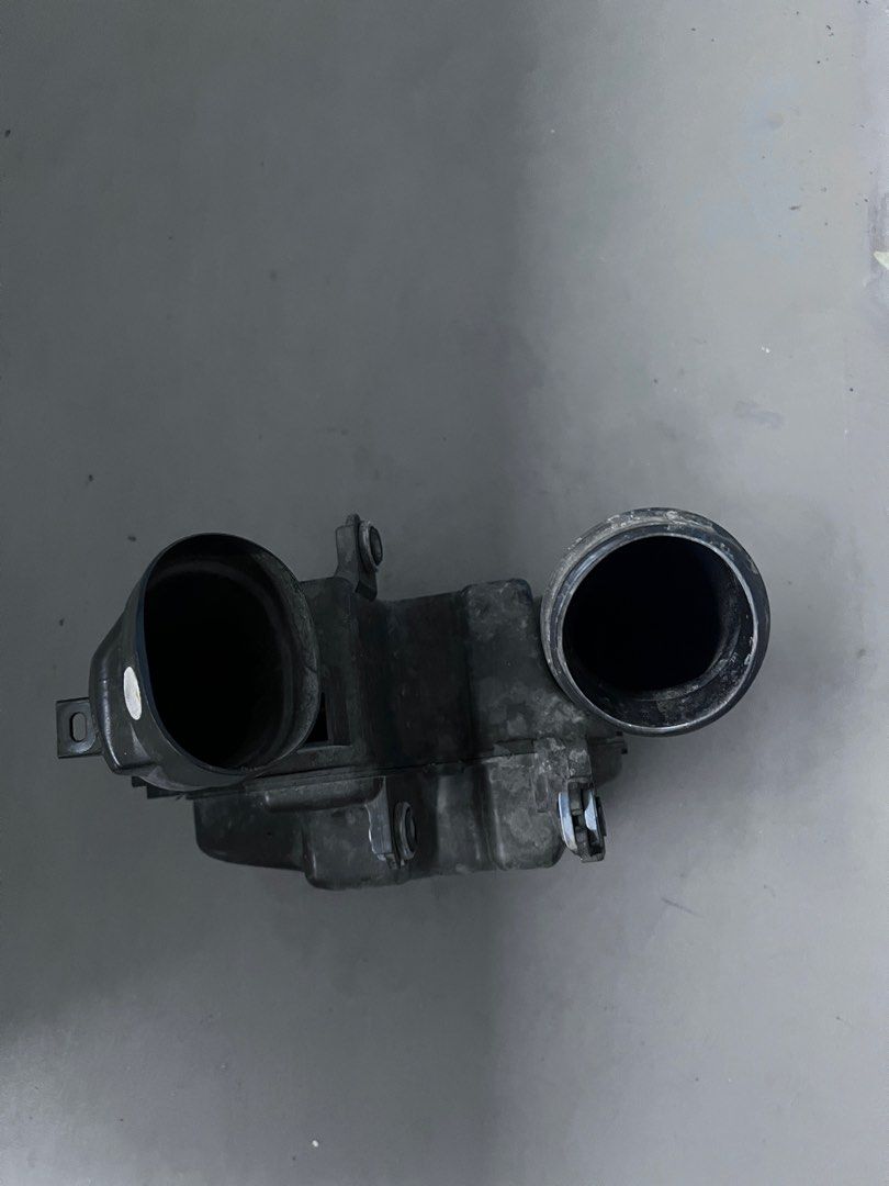 Air intake openings on Hyundai i30 PD bottom air box