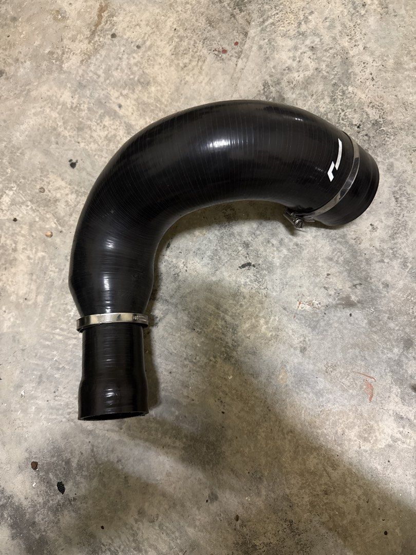 Close-up of RacingLine curved intake hose