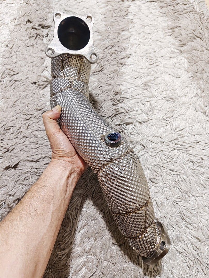 EA111 downpipe showing flange and sensor port